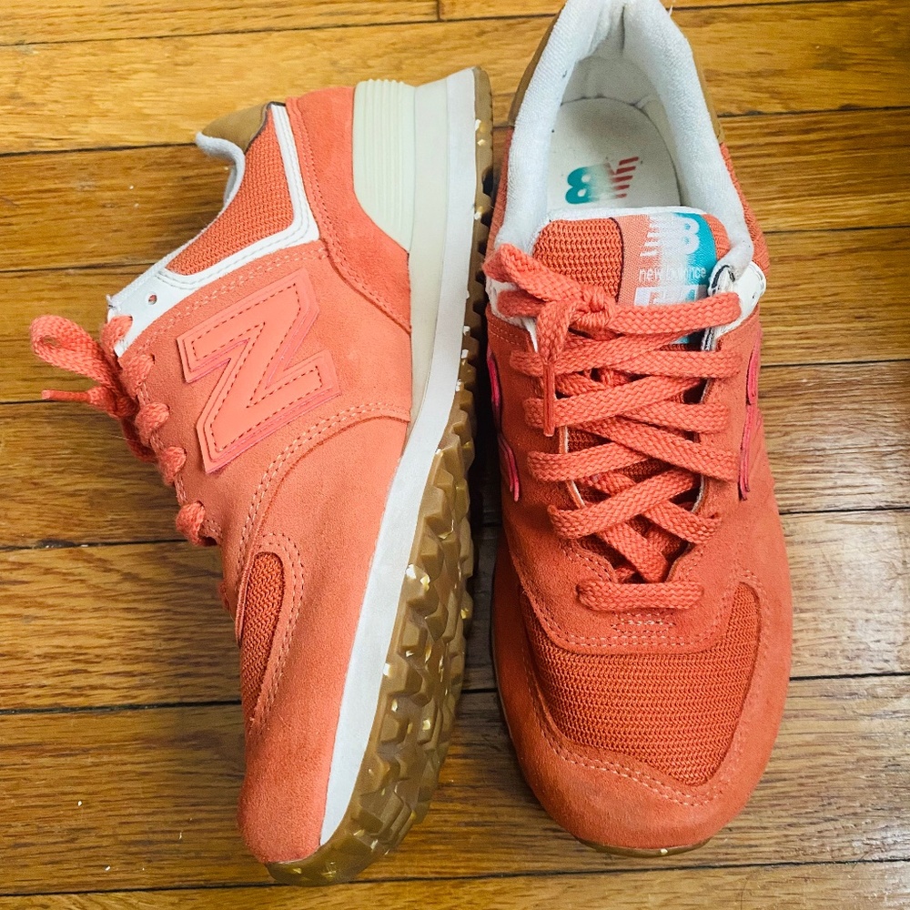 Reebok women’s casual sneakers 8.5